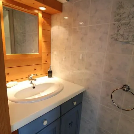 ヴィラ Maison Mitoyenne Entre Les Lacs, Proche Du Centre De *