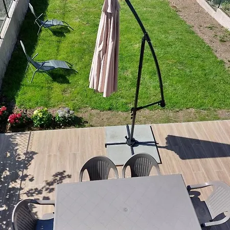 ヴィラ Maison Mitoyenne Entre Les Lacs, Proche Du Centre De