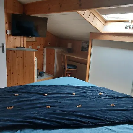 Maison Mitoyenne Entre Les Lacs, Proche Du Centre De ヴィラ