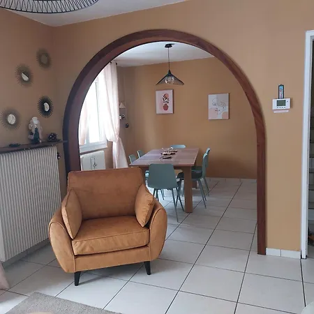 Maison Mitoyenne Entre Les Lacs, Proche Du Centre De Villa *