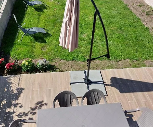 Vila Maison Mitoyenne Entre Les Lacs, Proche Du Centre De