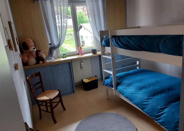 Maison Mitoyenne Entre Les Lacs, Proche Du Centre De Vila