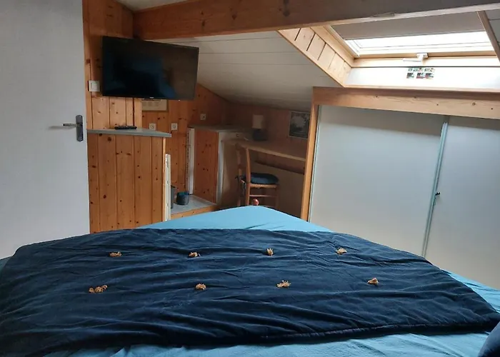 Maison Mitoyenne Entre Les Lacs, Proche Du Centre De Vila