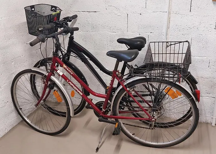 Maison Mitoyenne Entre Les Lacs, Proche Du Centre De *